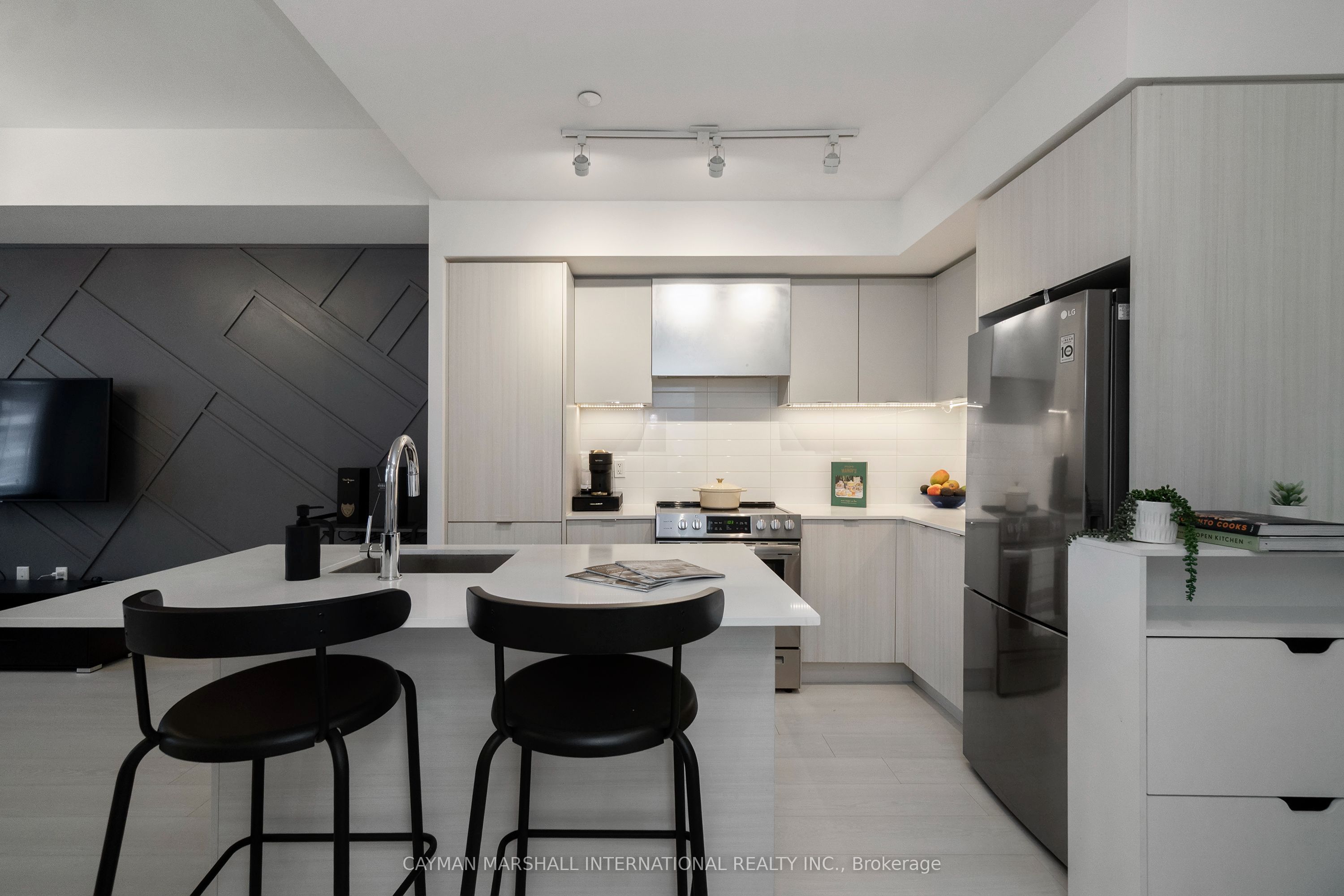 30 Gibbs Road 108, Toronto, ON M9B 0E4