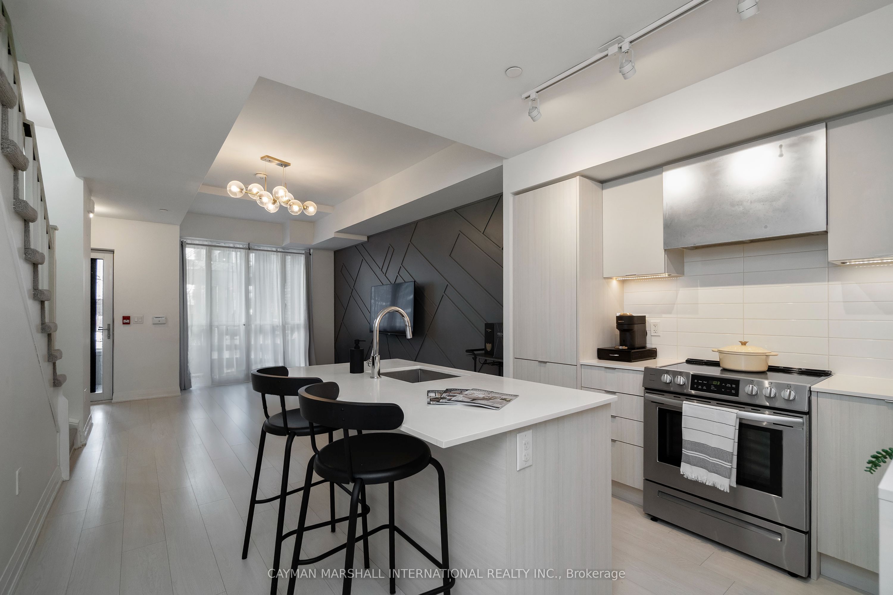 30 Gibbs Road 108, Toronto, ON M9B 0E4 photo 2