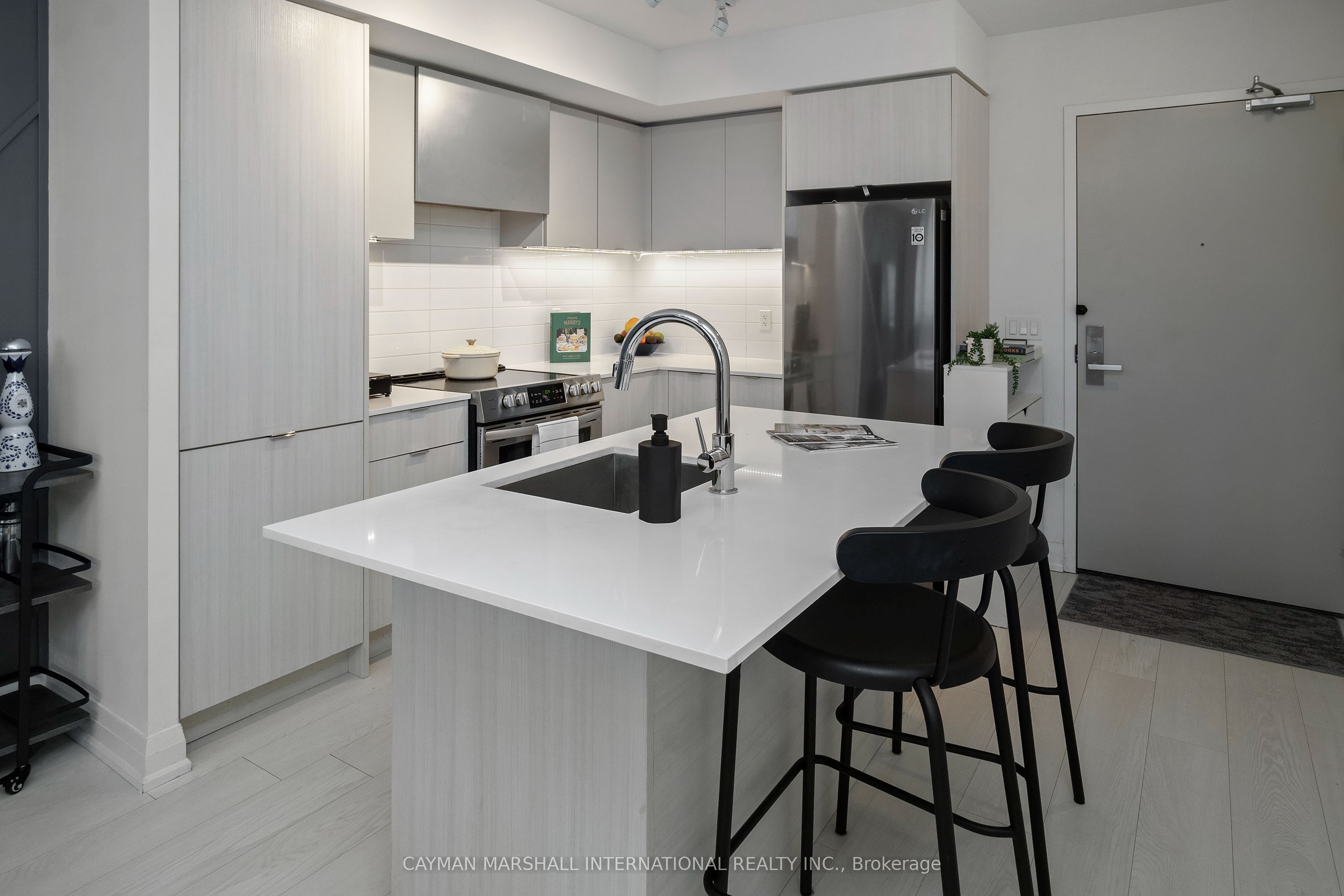 30 Gibbs Road 108, Toronto, ON M9B 0E4 photo 3