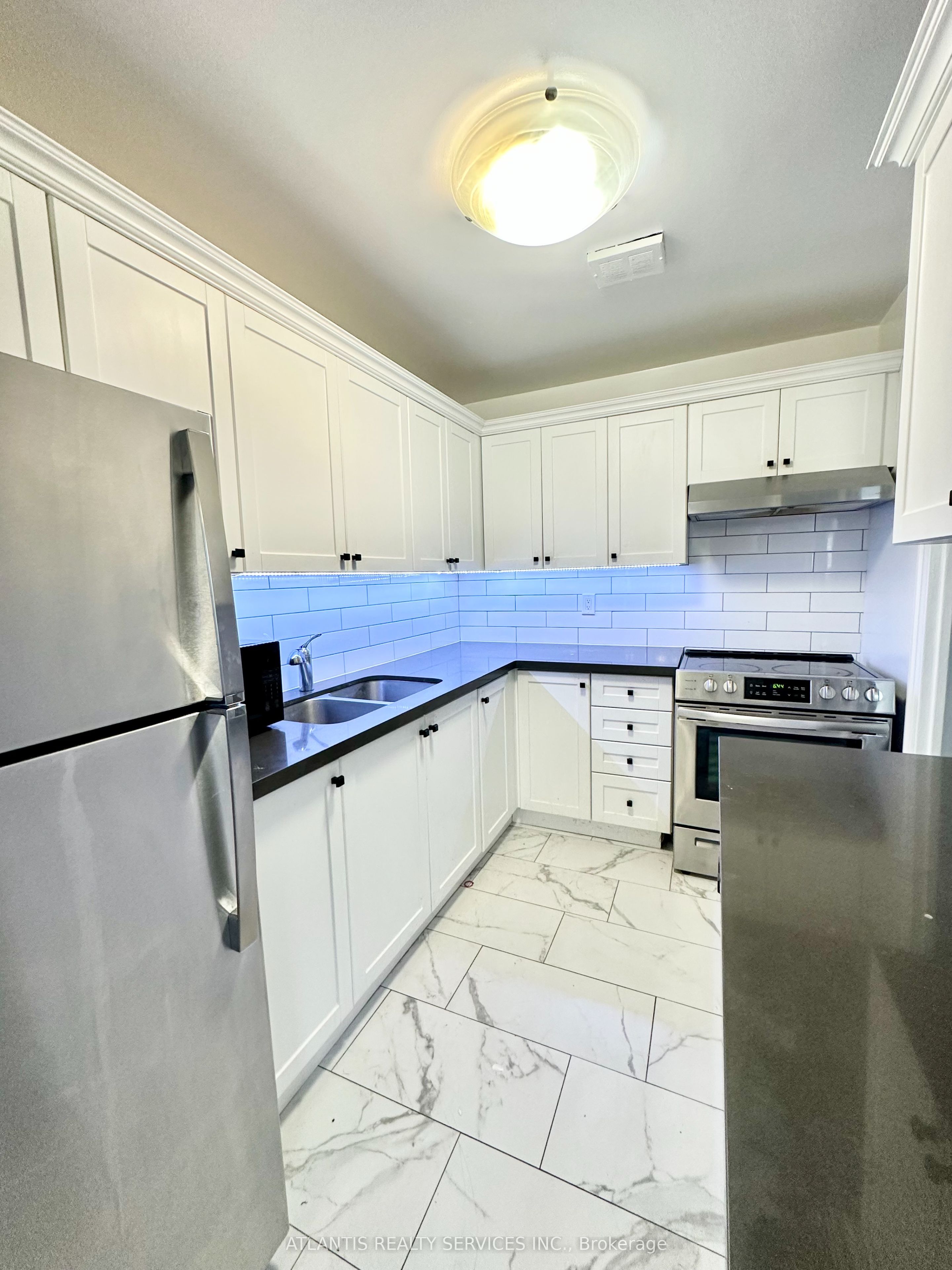 50 East Street 106, Oakville, ON L6L 3K4 photo 2