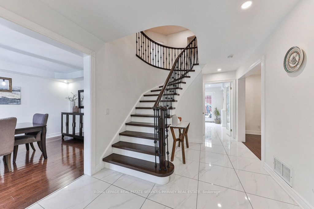 200 Lexington Road, Oakville, ON L6H 6L6 photo 4