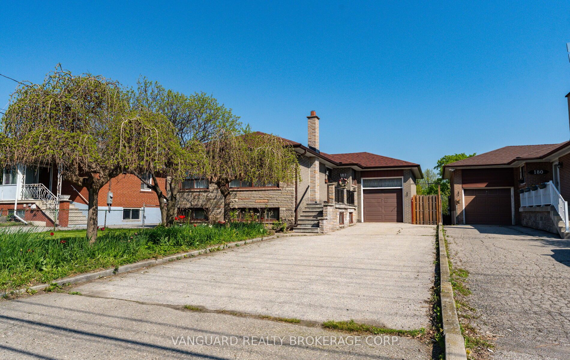 182 Dixon Road, Toronto, ON M9P 2L8 photo 2