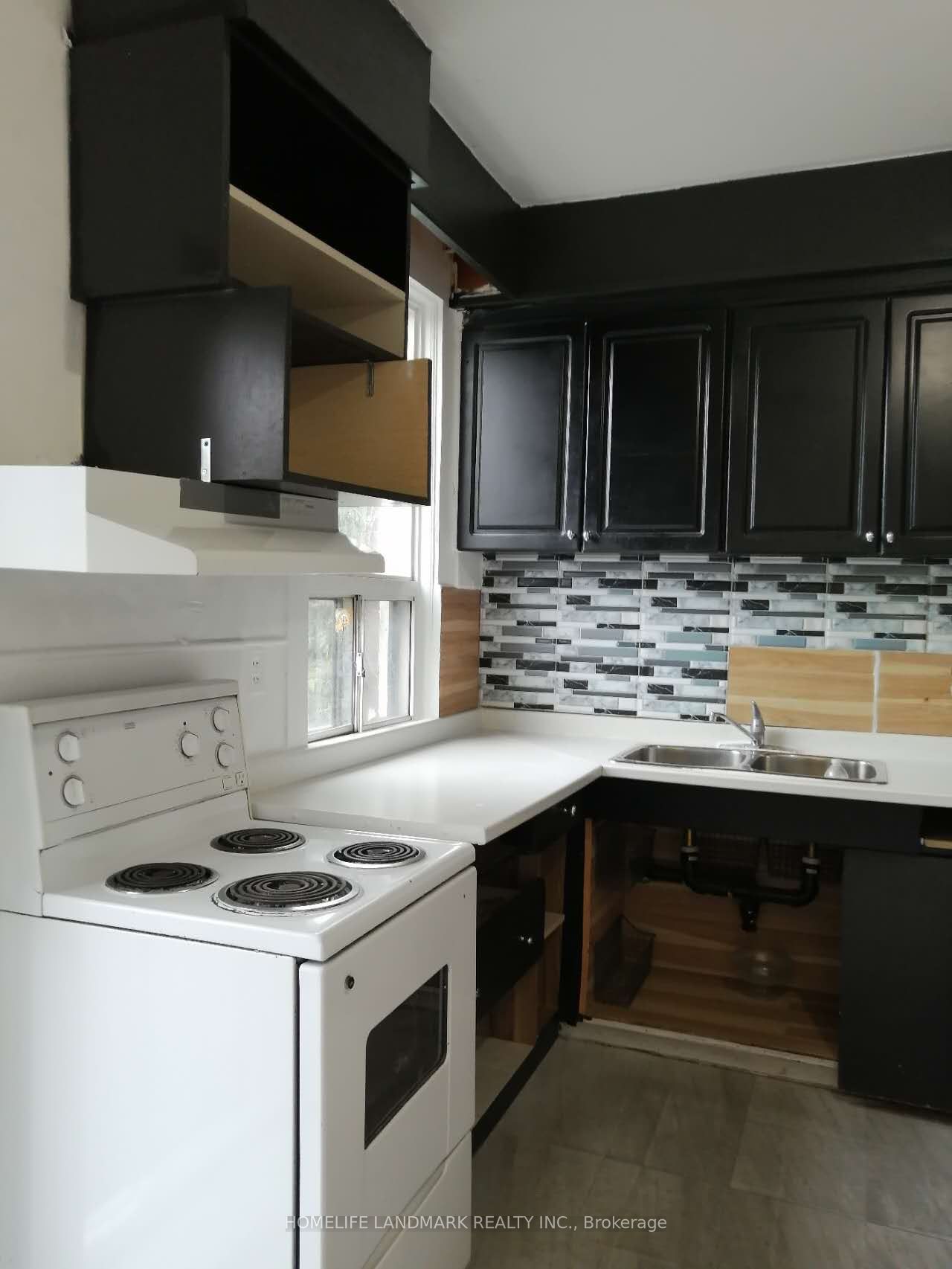 19 Armstrong Avenue Main & BSMT, Toronto, ON M6H 1V9 photo 2