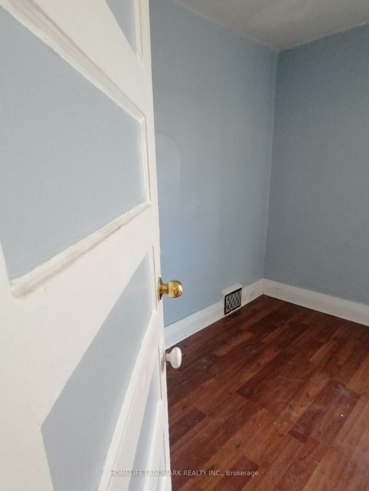 19 Armstrong Avenue 2nd Fl, Toronto, ON M6H 1V9 photo 3