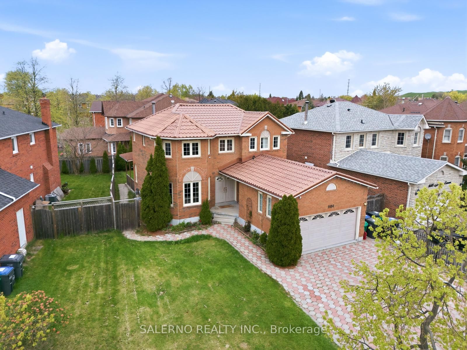 1684 Moongate Crescent, Mississauga, ON L5M 4S9 photo 3