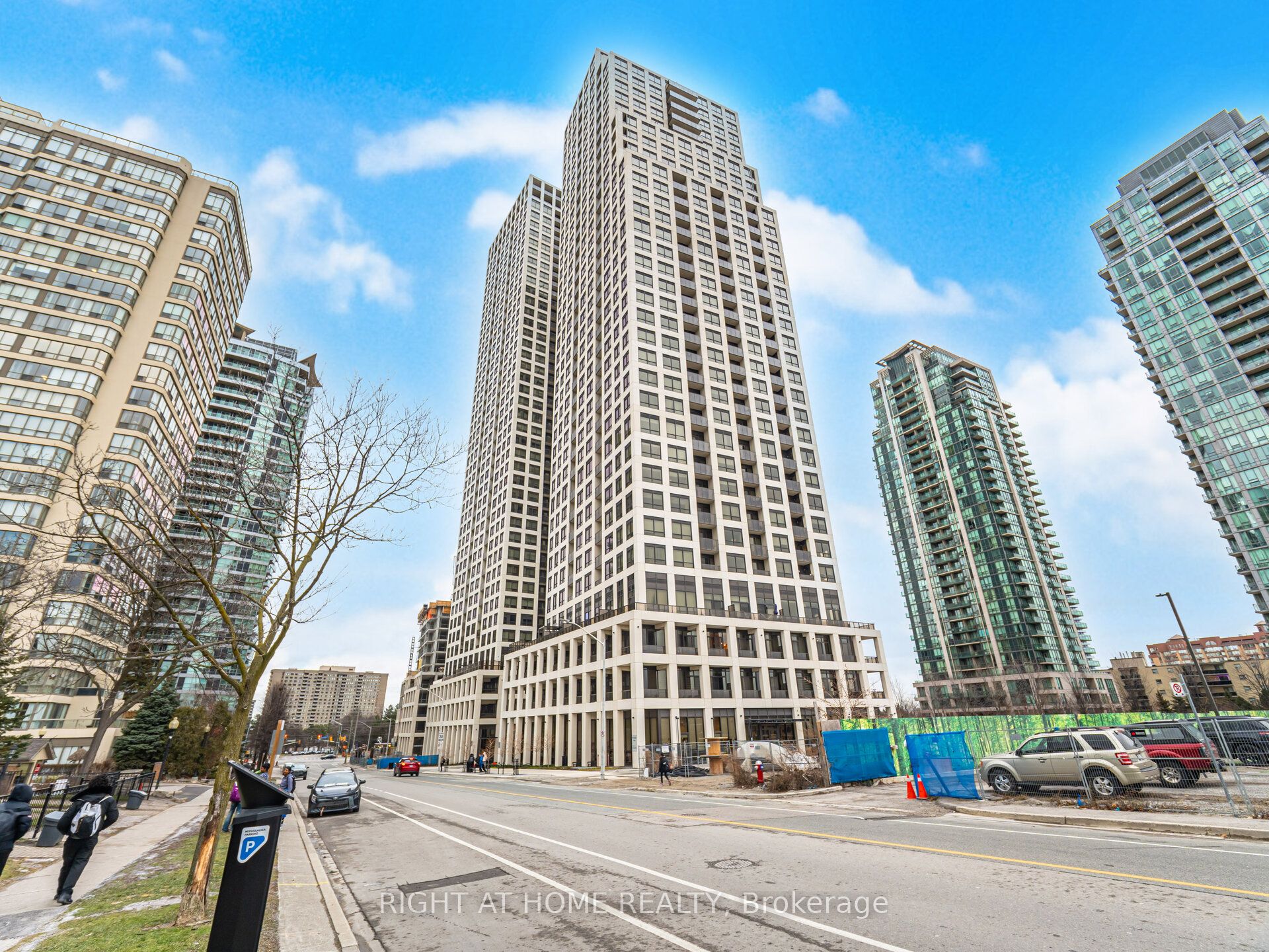 30 Elm Drive W 1807, Mississauga, ON L5B 0N6