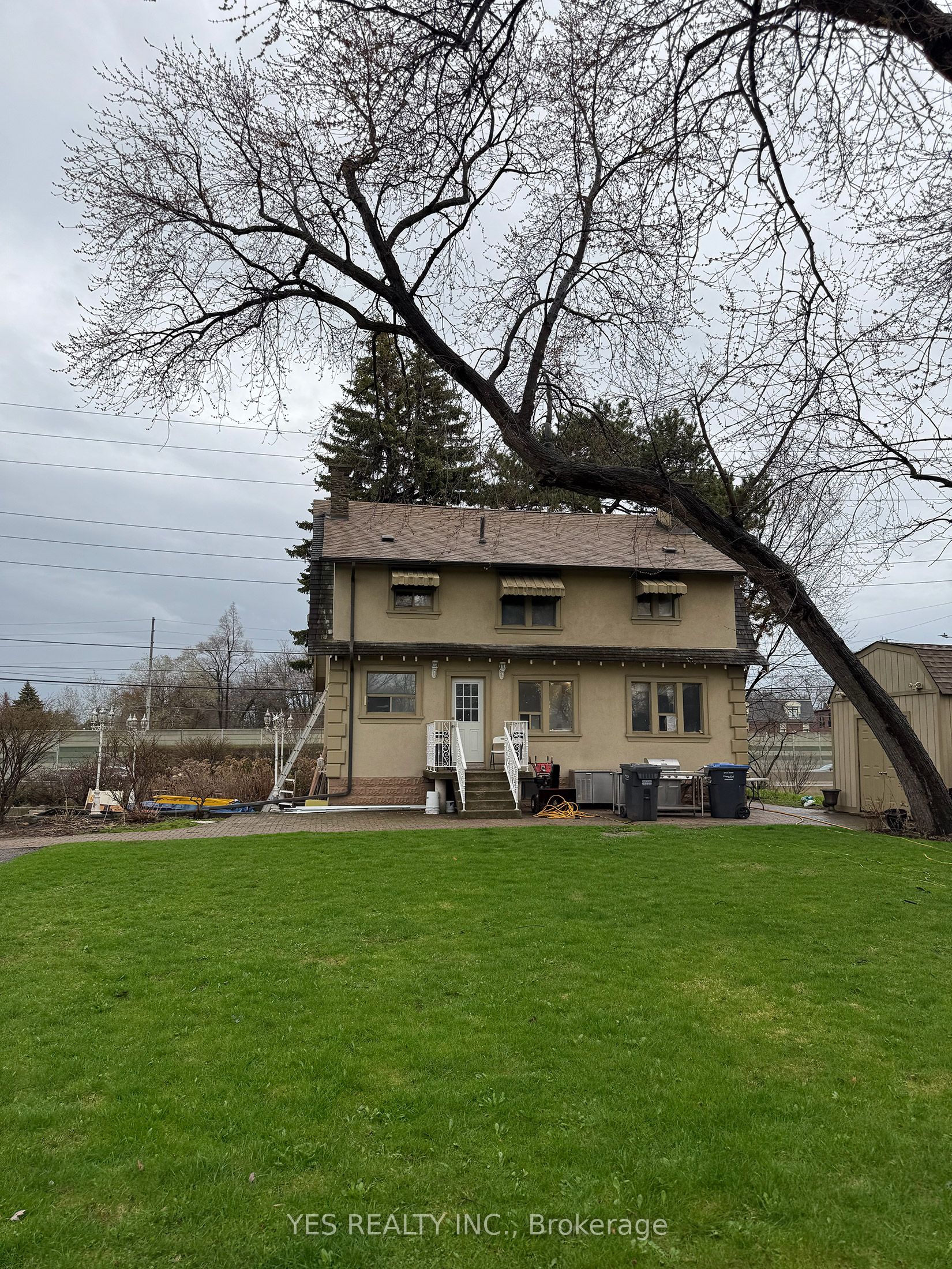 199 North Service Road, Mississauga, ON L5A 1A4