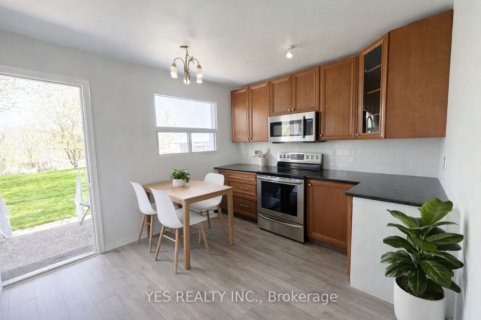 199 North Service Road, Mississauga, ON L5A 1A4 photo 2