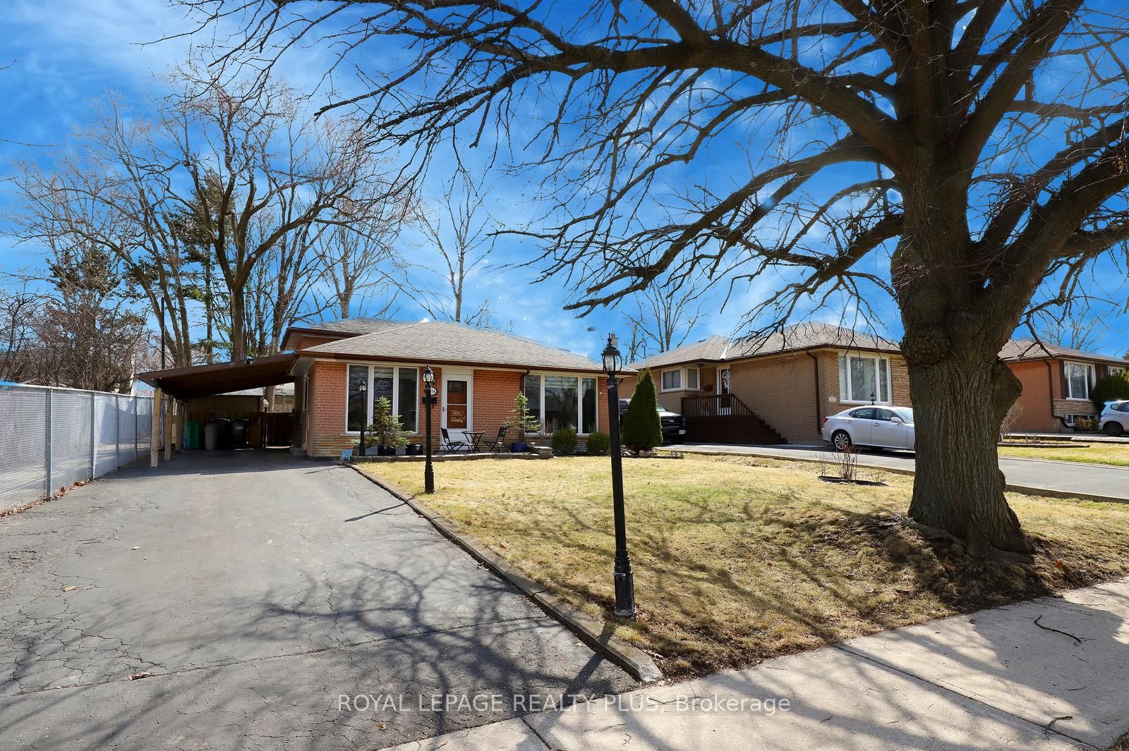2694 Truscott Drive, Mississauga, ON L5J 2B7 photo 3