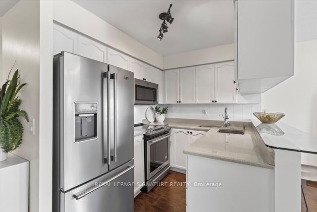 1150 Parkwest Place 207, Mississauga, ON L5E 3K4 photo 5