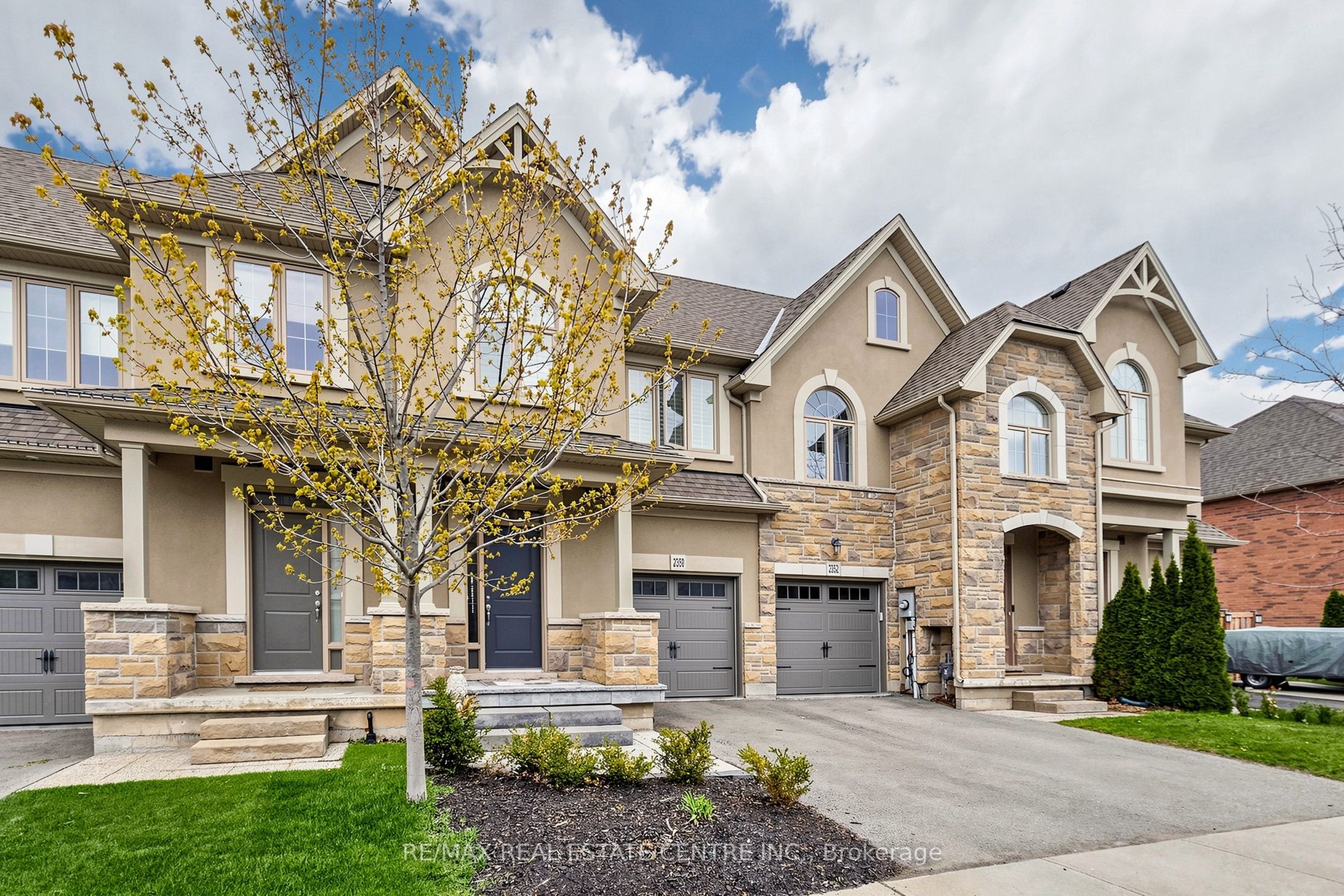 2350 Natasha Circle, Oakville, ON L6M 1N9 photo 2
