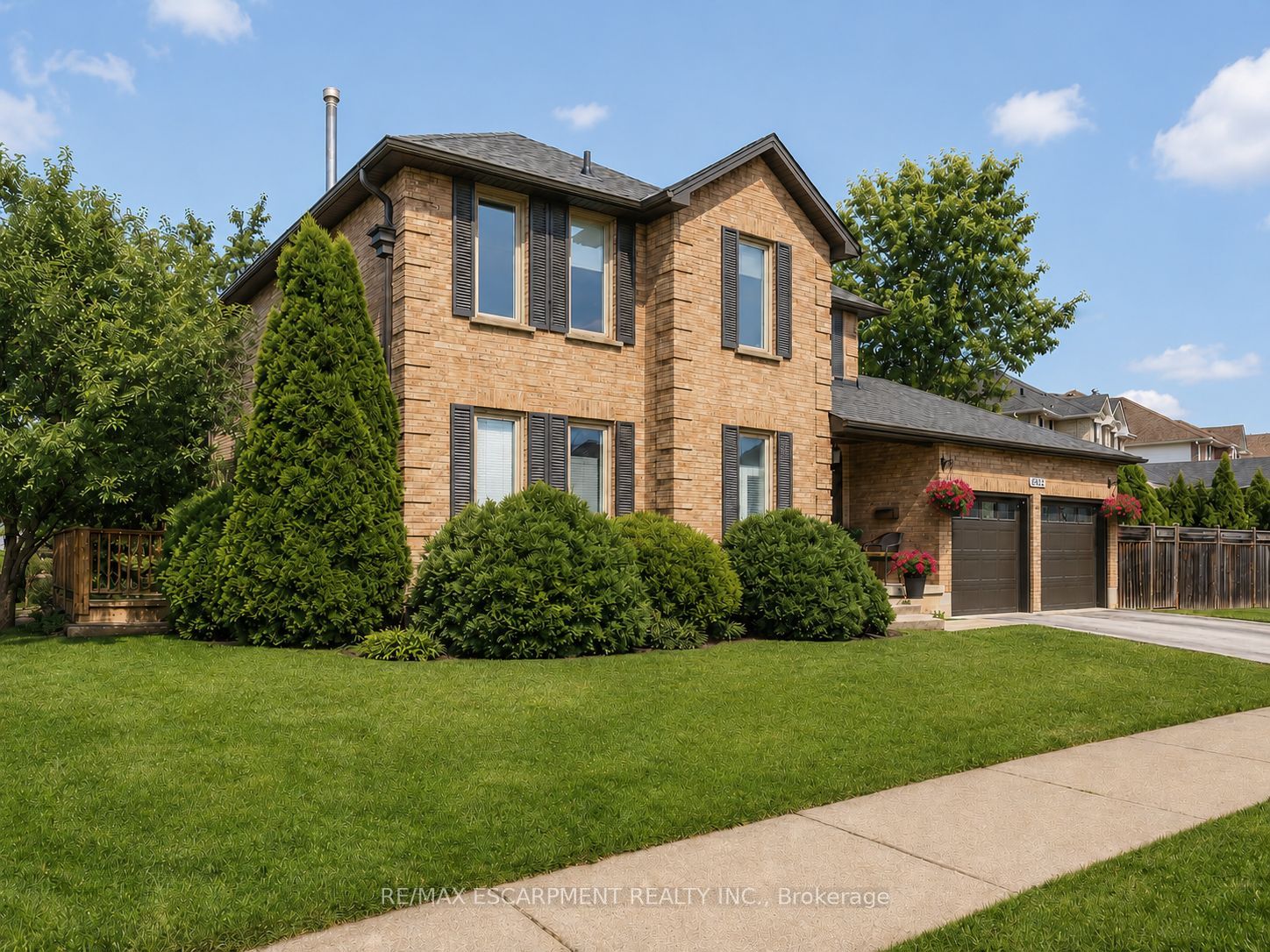 3311 SPRINGVALE Court, Burlington, ON L7M 3Y6 photo 2