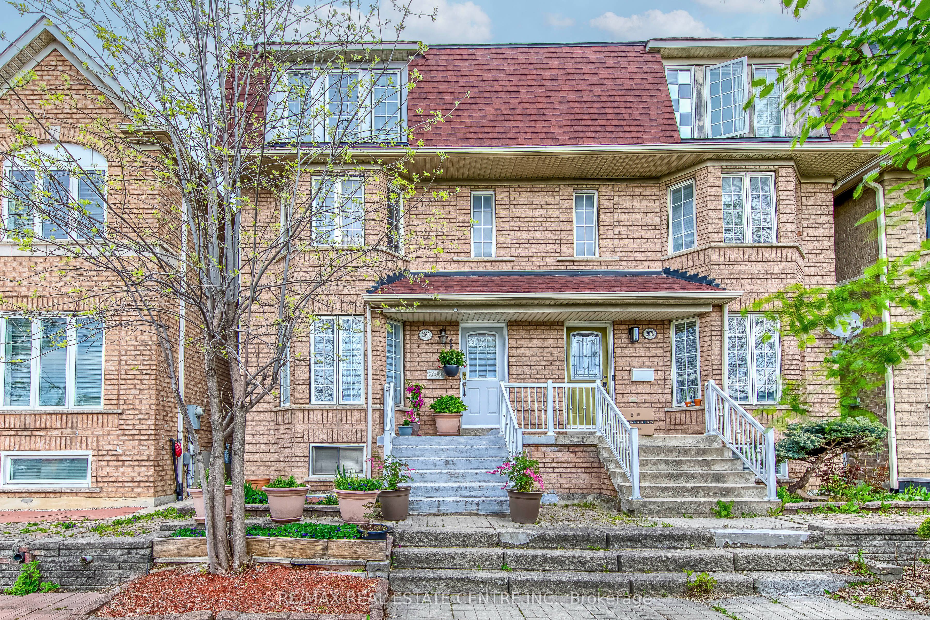 2080 St Clair Avenue W, Toronto, ON M6N 1K3