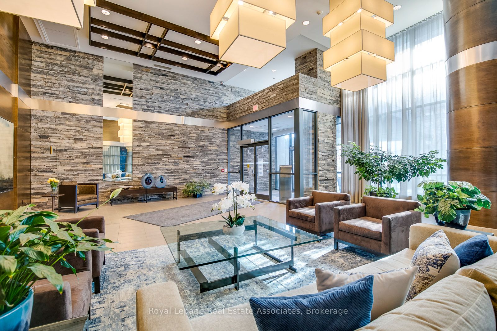 1 Hurontario Street 308, Mississauga, ON L5G 0A3 photo 3