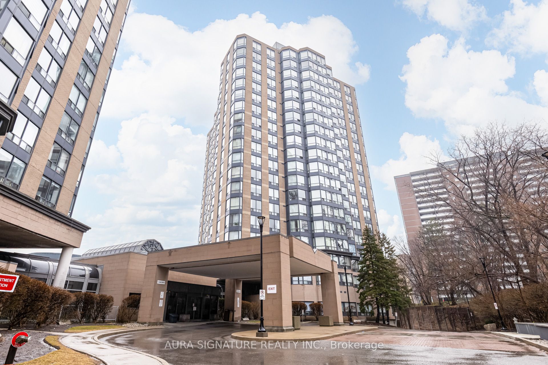 3 Hickory Tree Drive 1010, Toronto, ON M9N 3W5 photo 2