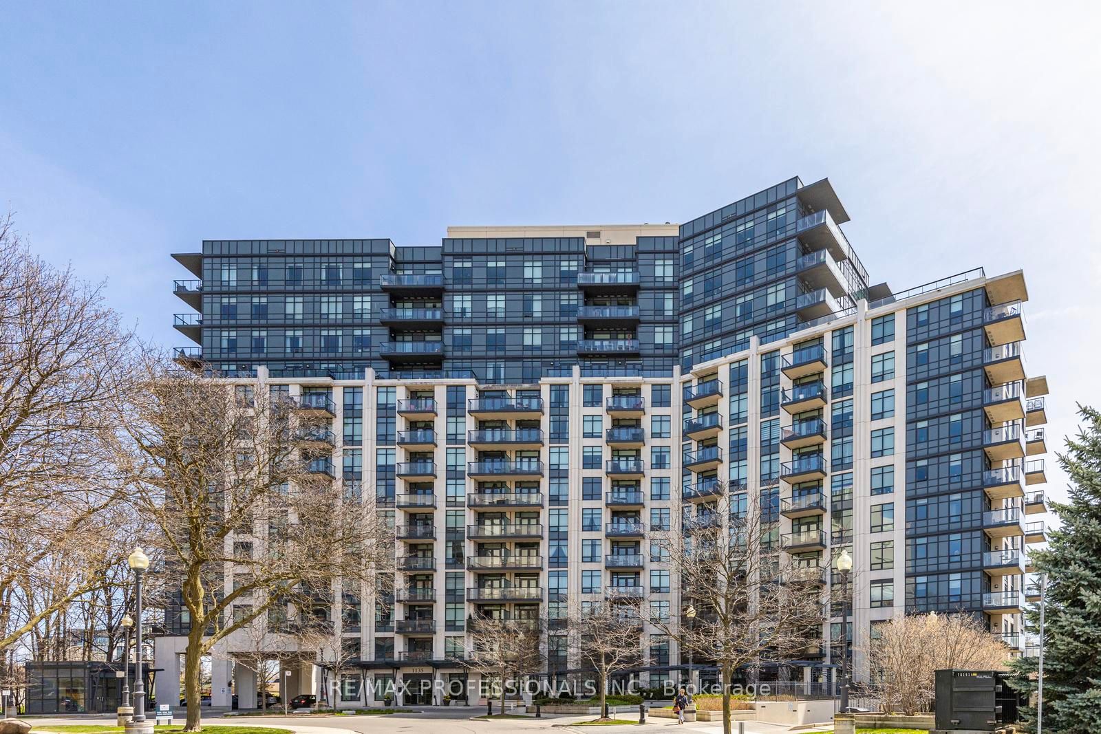 1135 Royal York Road 801, Toronto, ON M9A 0C3