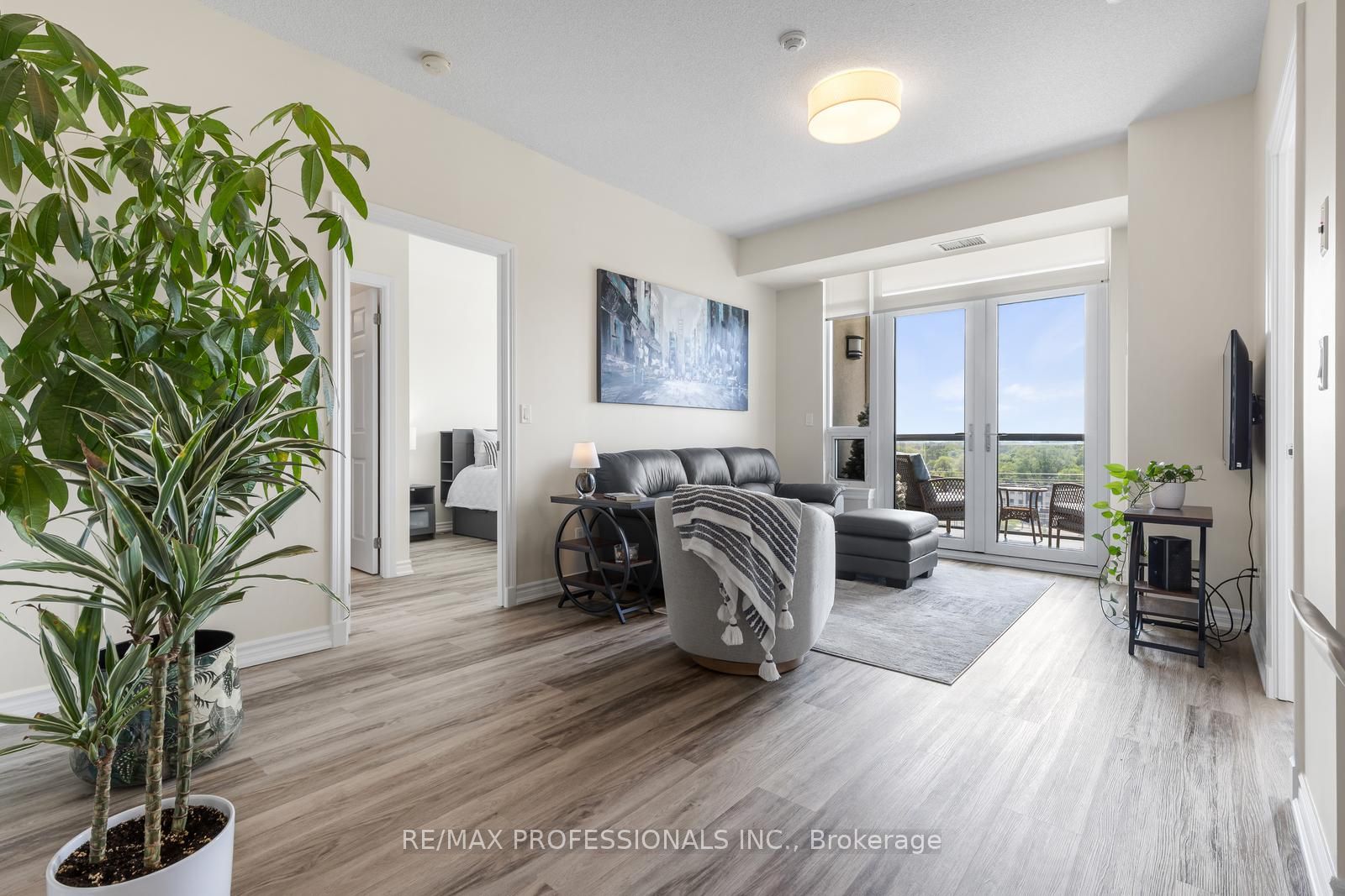 1135 Royal York Road 801, Toronto, ON M9A 0C3 photo 2