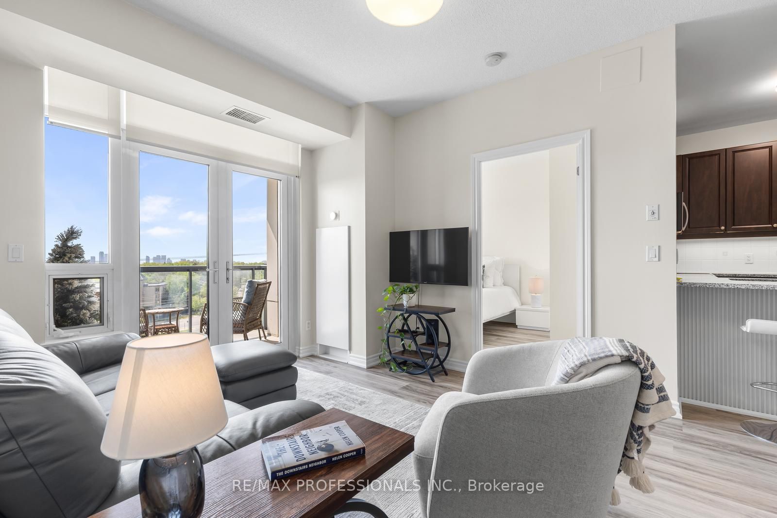 1135 Royal York Road 801, Toronto, ON M9A 0C3 photo 5
