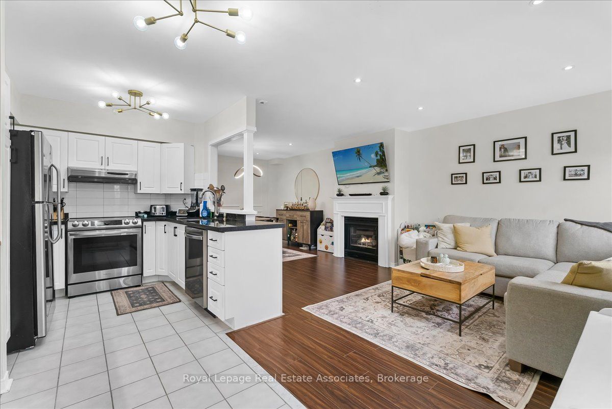 1241 Parkwest Place 5, Mississauga, ON L5E 3J3 photo 2