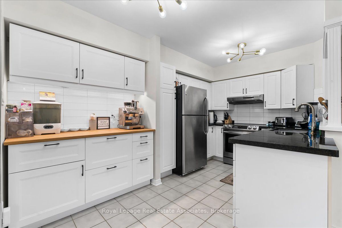 1241 Parkwest Place 5, Mississauga, ON L5E 3J3 photo 3