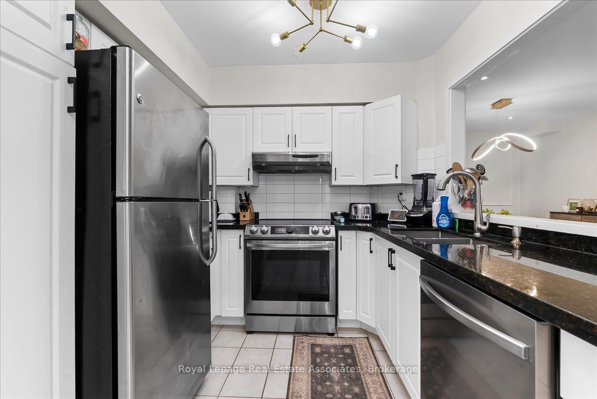 1241 Parkwest Place 5, Mississauga, ON L5E 3J3 photo 4