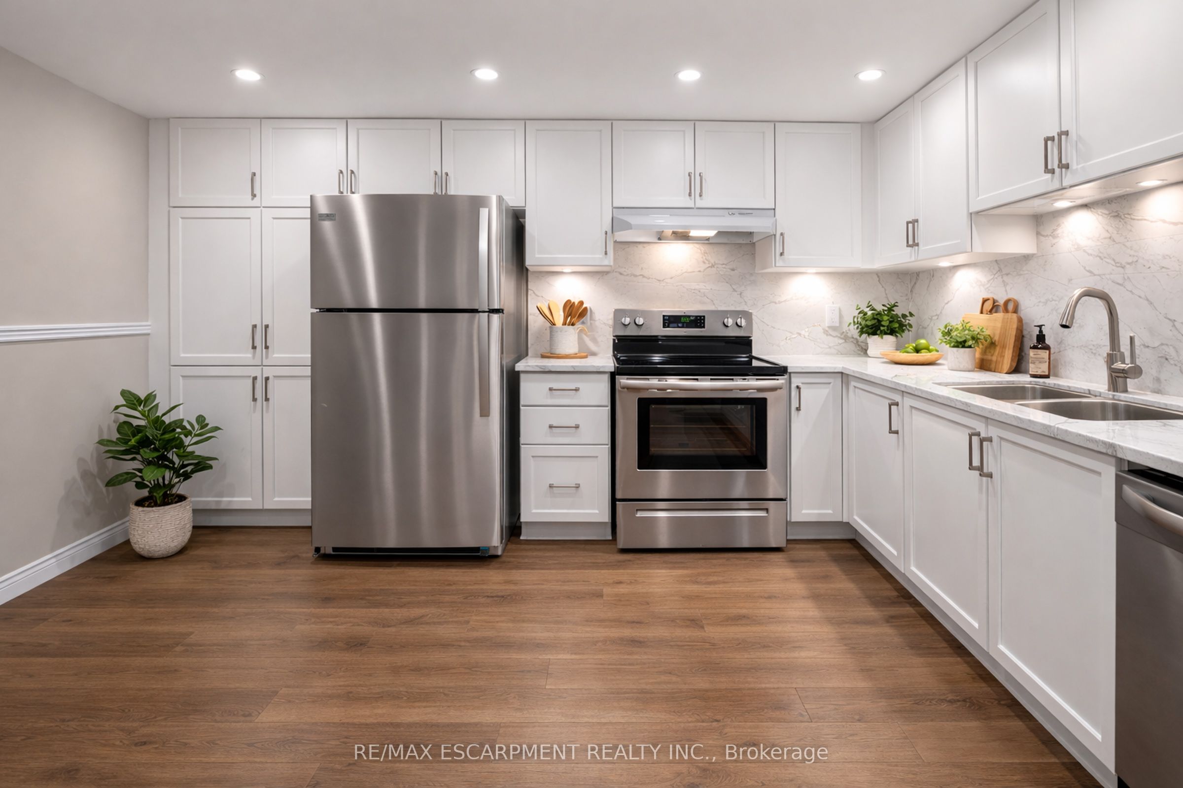 5070 Pinedale Avenue 302, Burlington, ON L7L 5V6