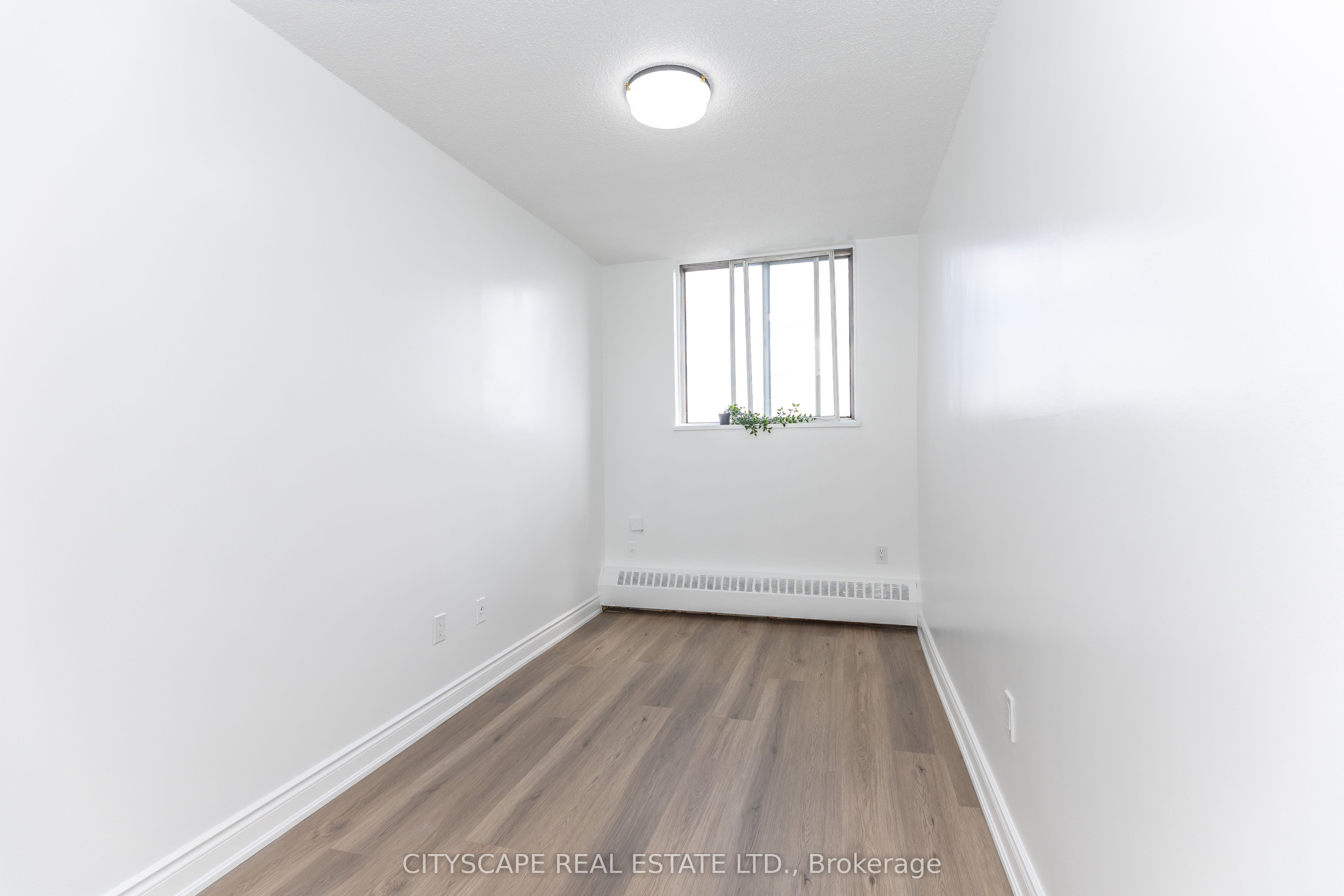 940 Caledonia Road 1005, Toronto, ON M6B 3Y4 photo 3