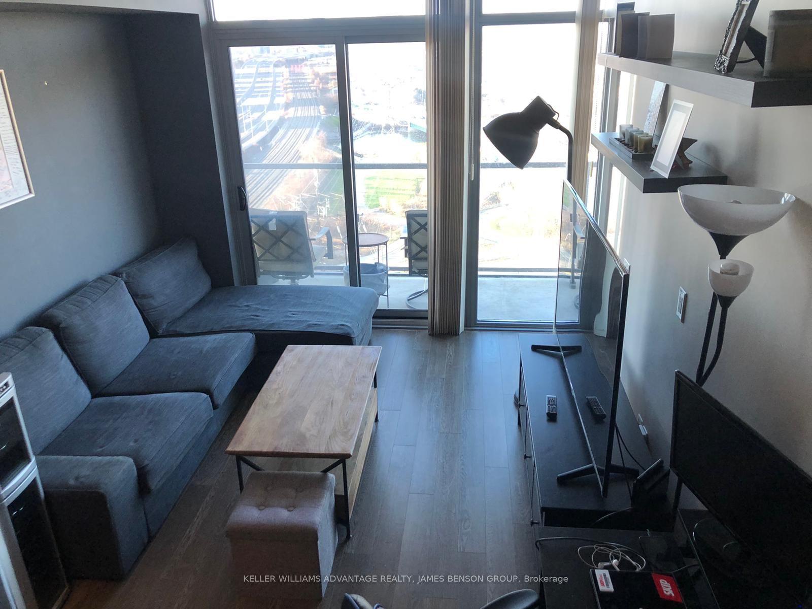 105 The Queensway Avenue 1604, Toronto, ON M6S 5B5