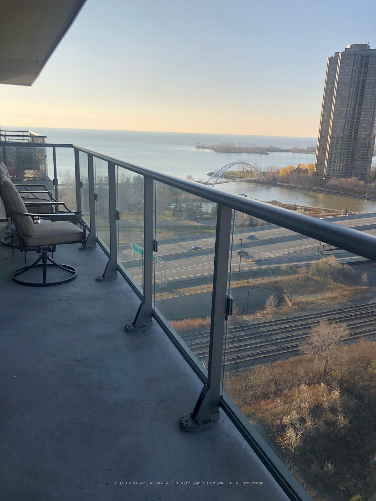 105 The Queensway Avenue 1604, Toronto, ON M6S 5B5 photo 2