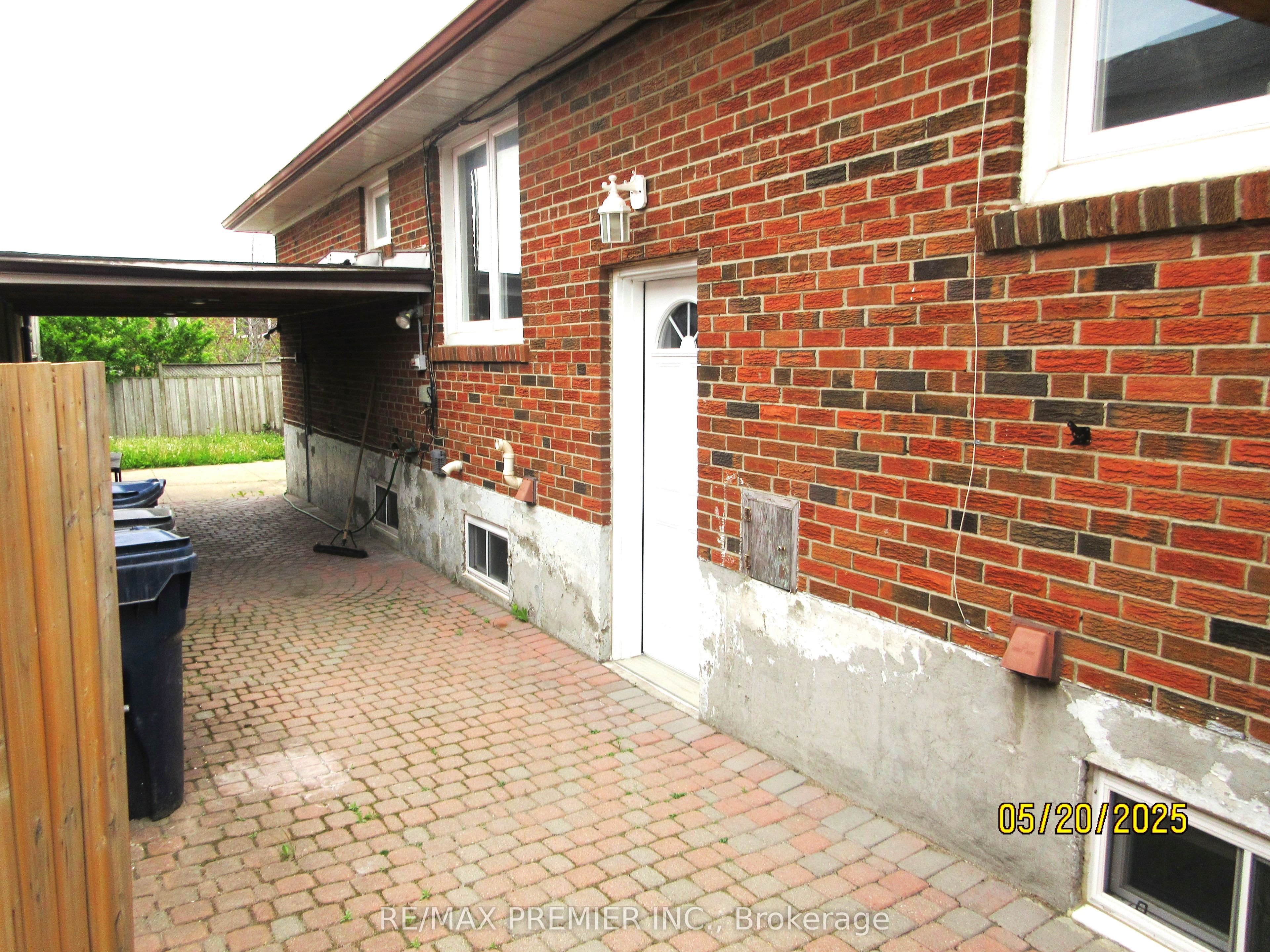 100 Snowood Court, Toronto, ON M3N 1E8 photo 2