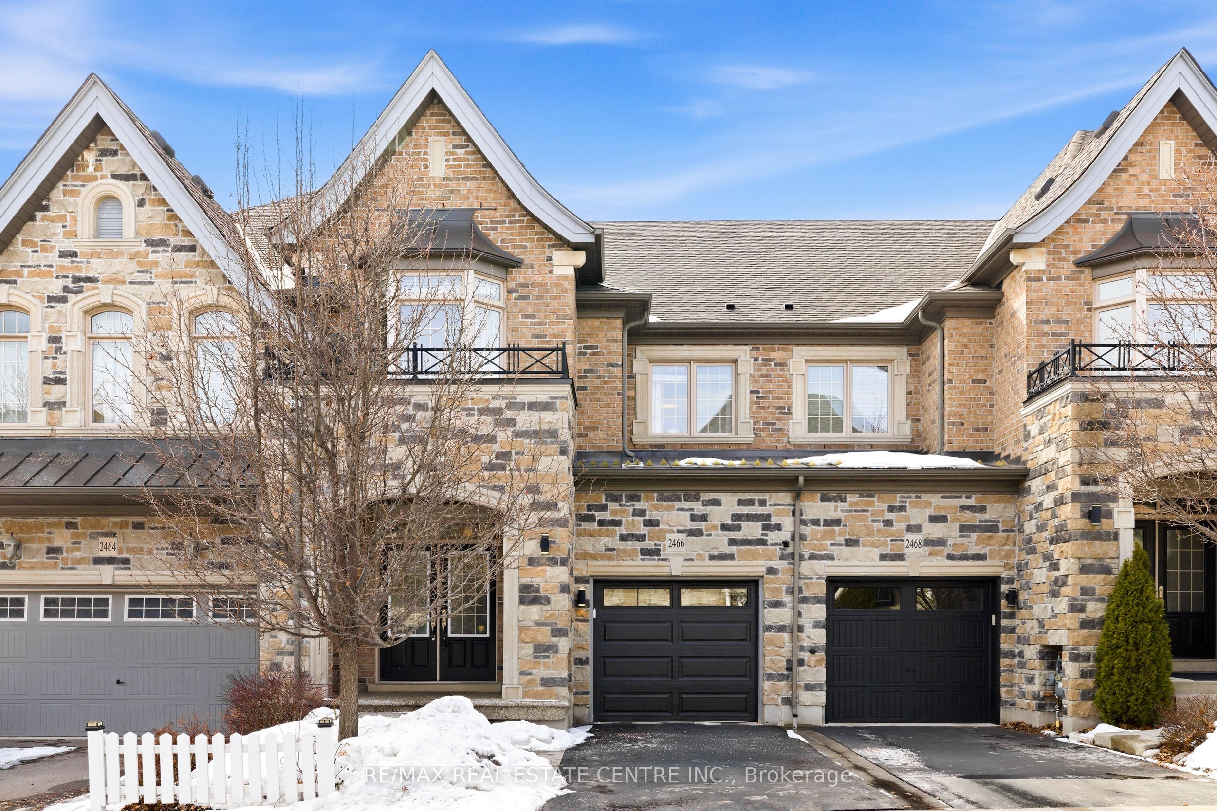 2466 Village Common, Oakville, ON L6M 0S2 photo 2