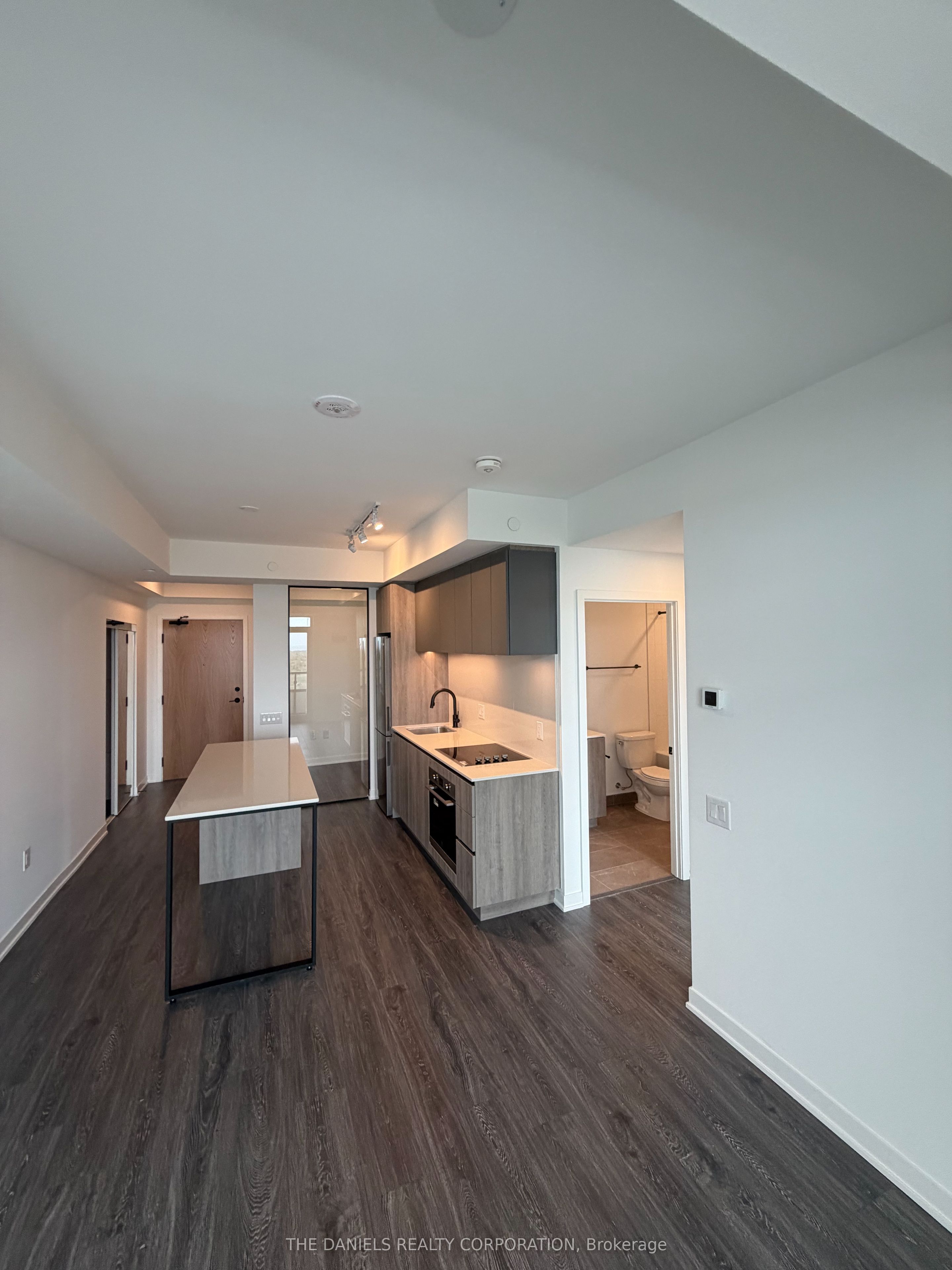 2495 Eglinton Avenue W 2412, Mississauga, ON L5M 2T2