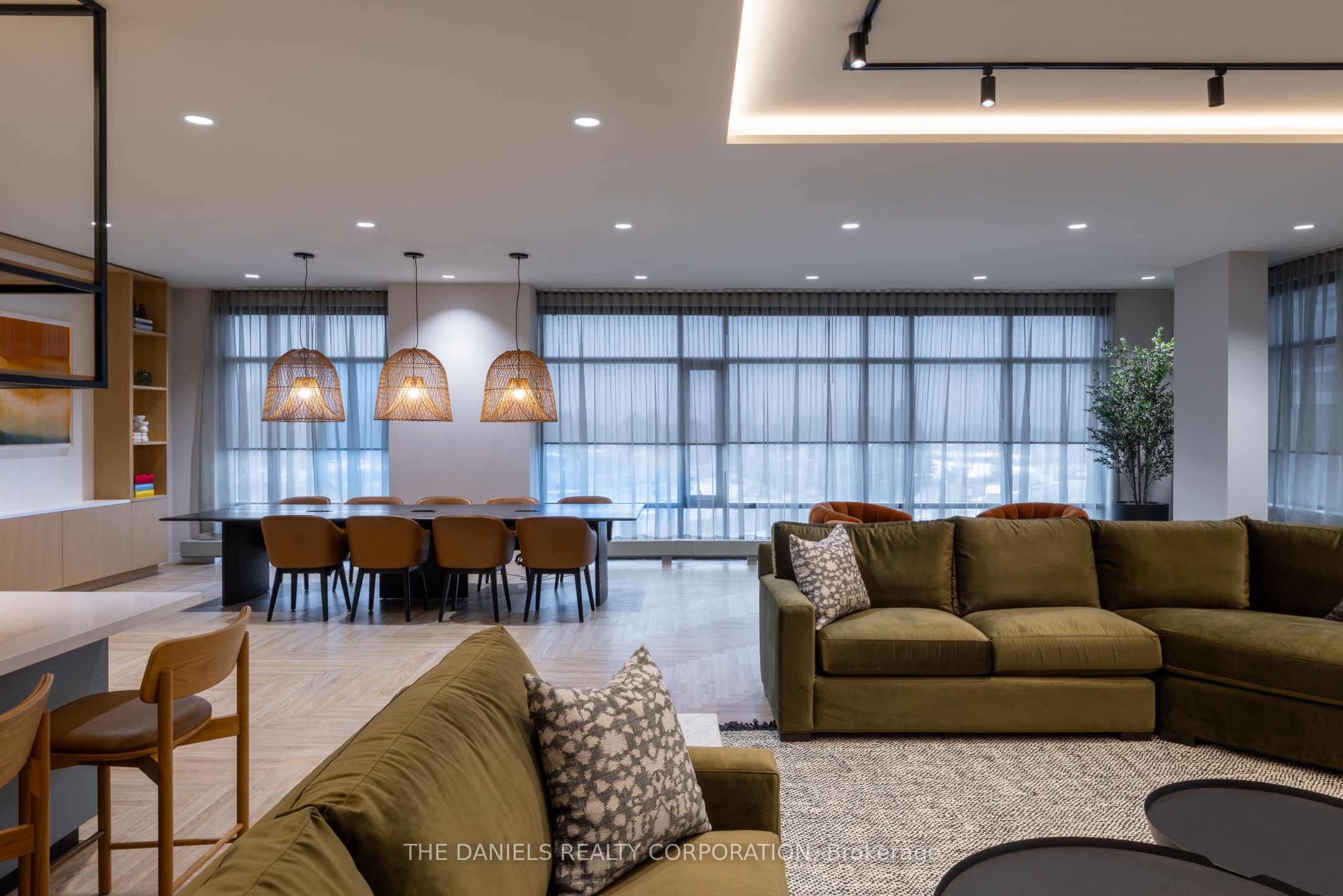 2495 Eglinton Avenue W 2412, Mississauga, ON L5M 2T2 photo 3