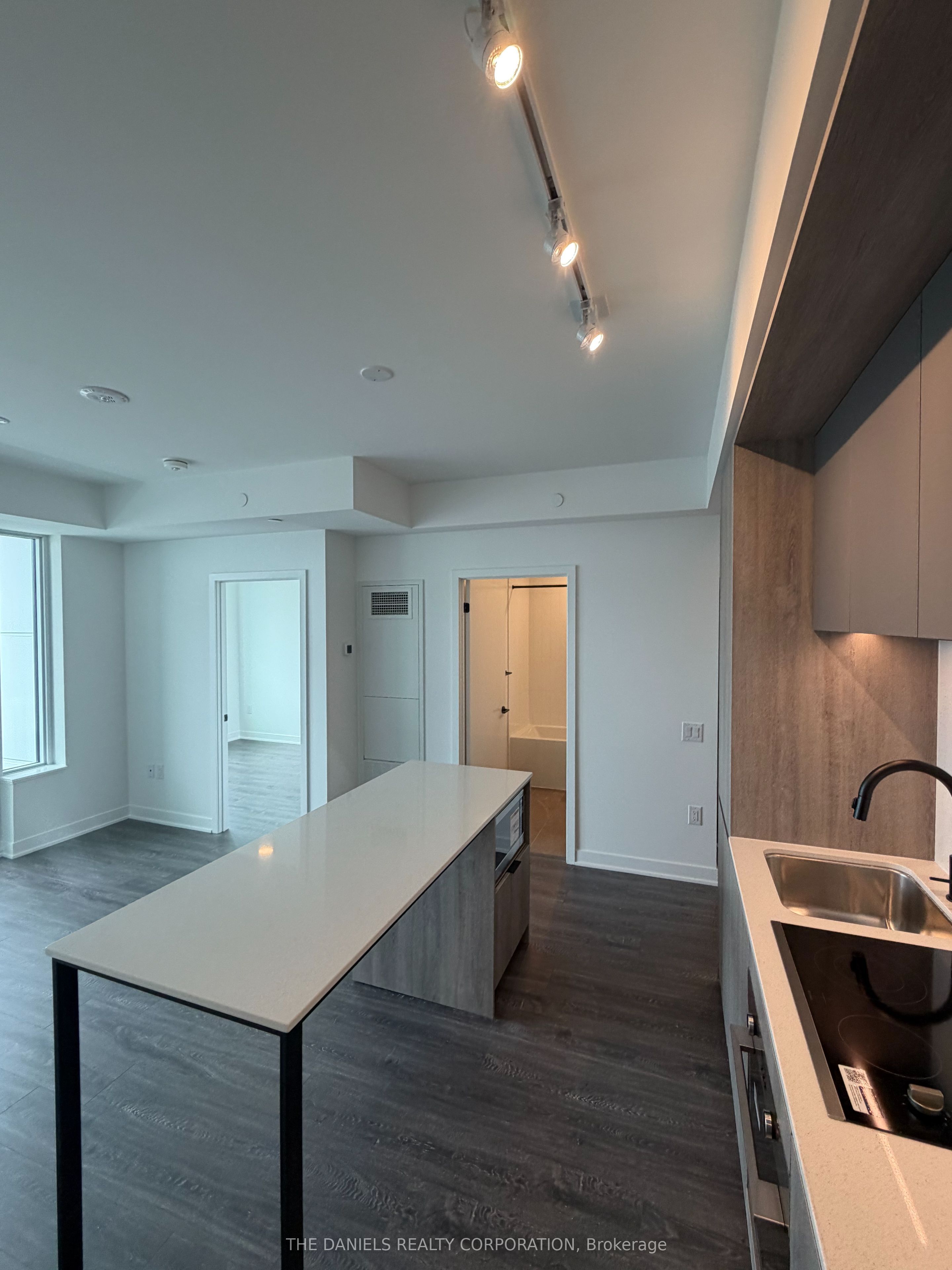 2495 Eglinton Avenue W 2409, Mississauga, ON L5M 2T2