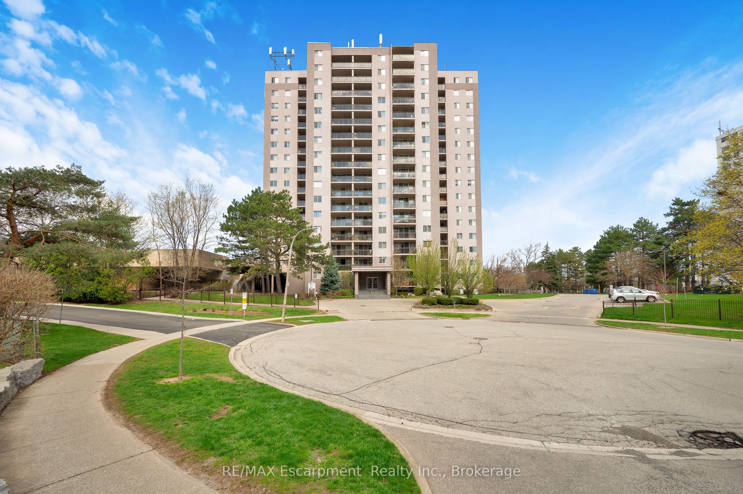 975 WARWICK Court 1501, Burlington, ON L7T 3Z7