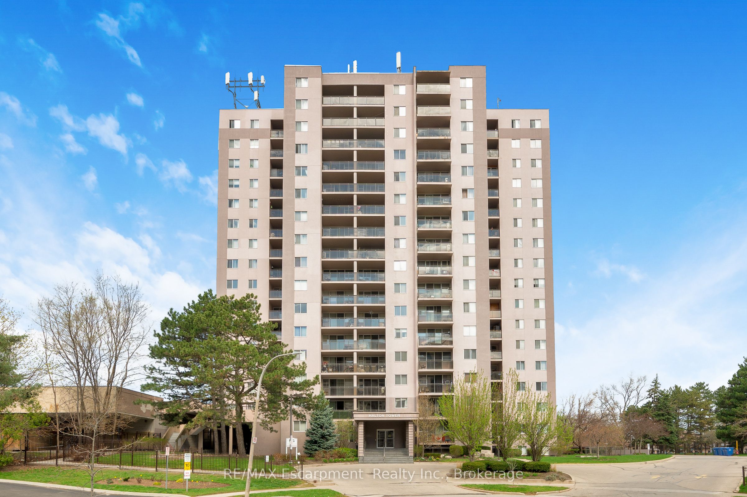 975 WARWICK Court 1501, Burlington, ON L7T 3Z7 photo 3