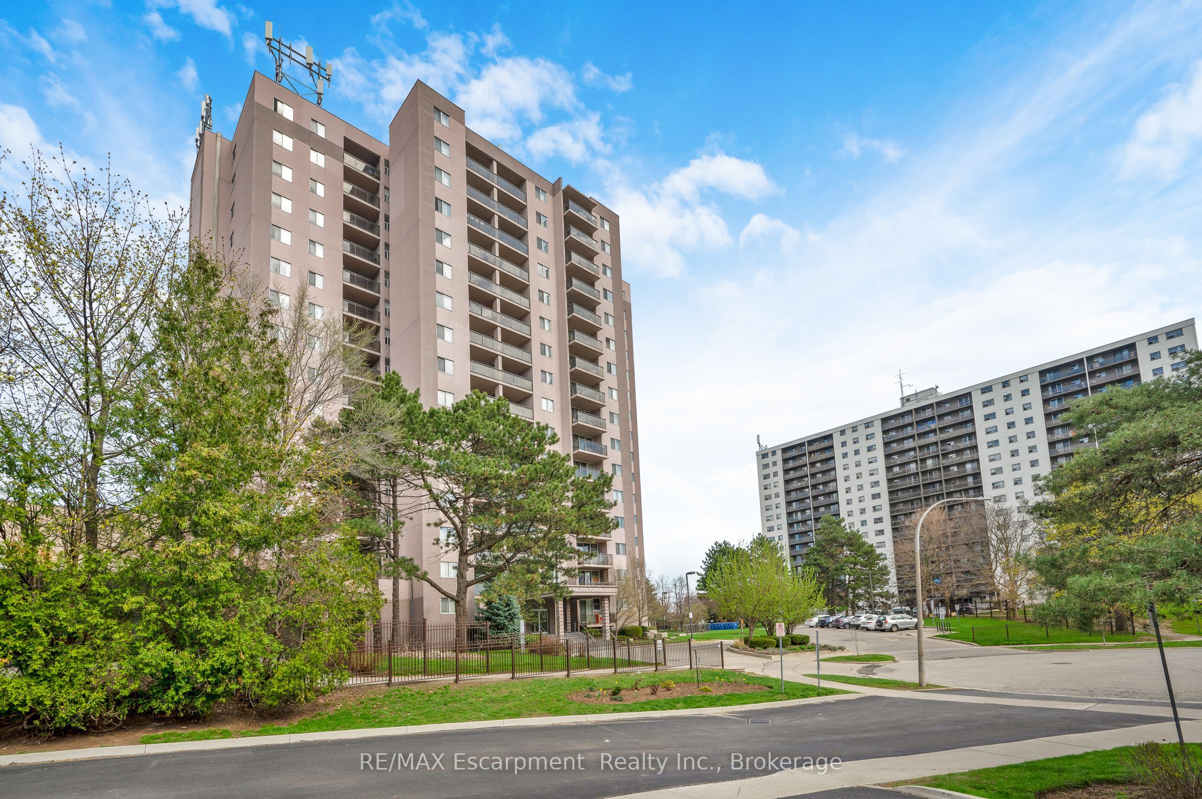 975 WARWICK Court 1501, Burlington, ON L7T 3Z7 photo 4