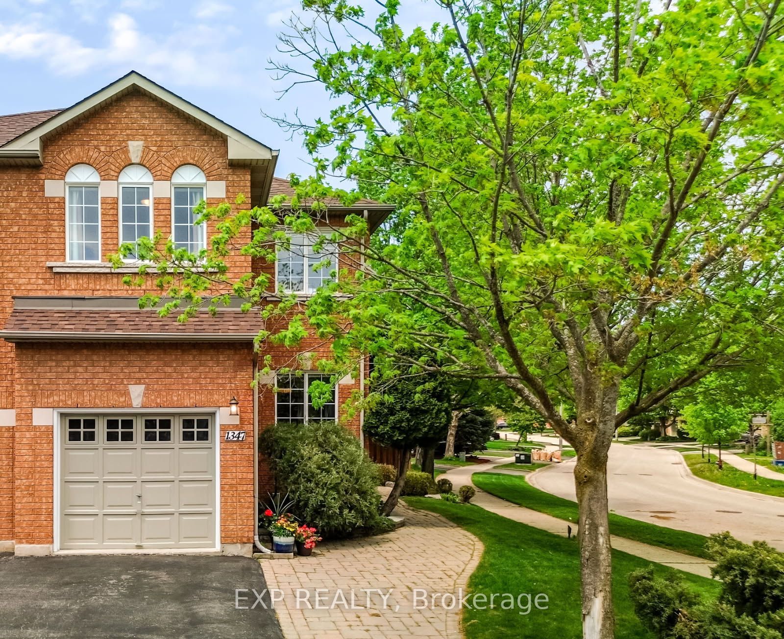1347 Brookstar Drive, Oakville, ON L6M 3W1 photo 2