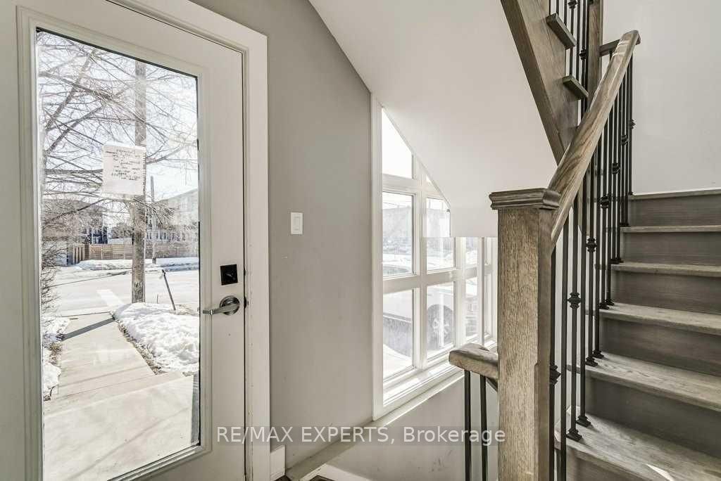 2 Hyde Avenue Upper, Toronto, ON M6M 1J3 photo 2