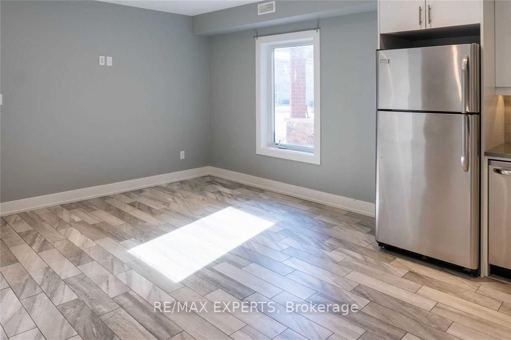 2 Hyde Avenue Upper, Toronto, ON M6M 1J3 photo 4