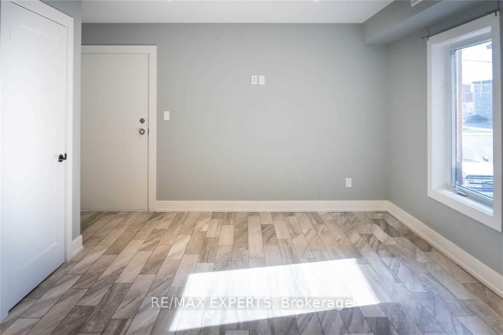 2 Hyde Avenue Upper, Toronto, ON M6M 1J3 photo 5