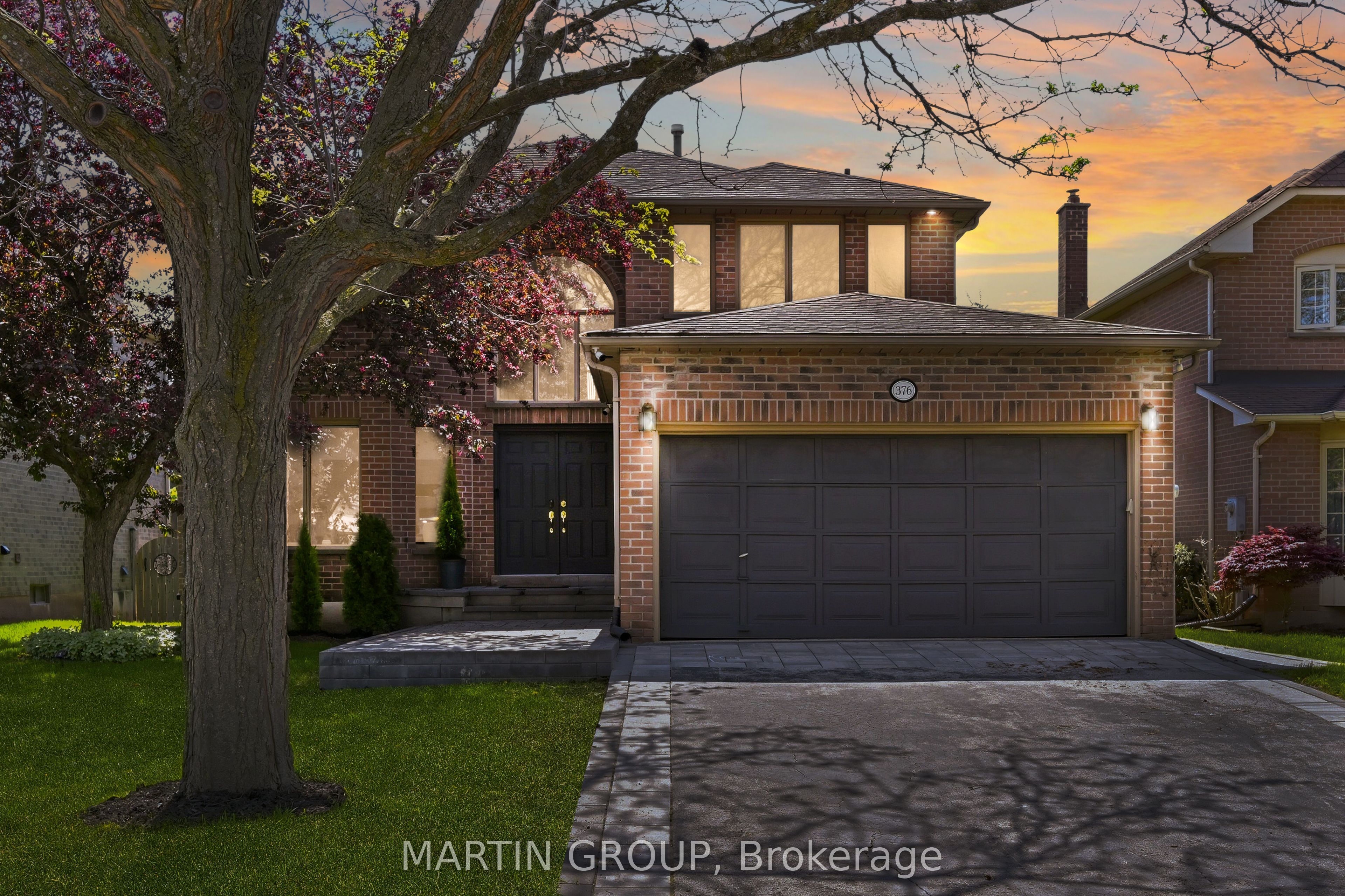 376 Carrier Lane, Oakville, ON L6H 5E9
