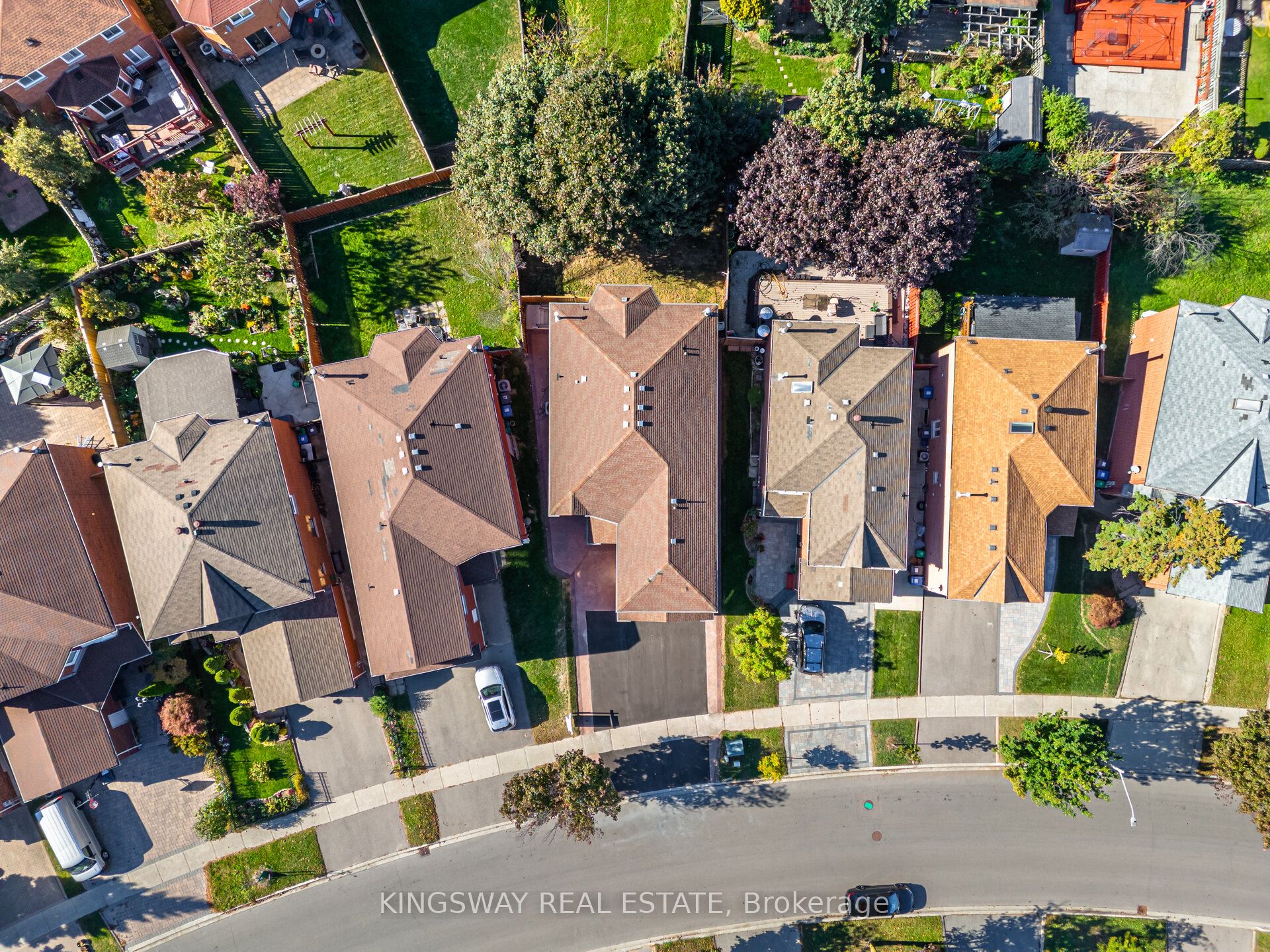 1008 Ceremonial Drive, Mississauga, ON L5R 2Z7 photo 2