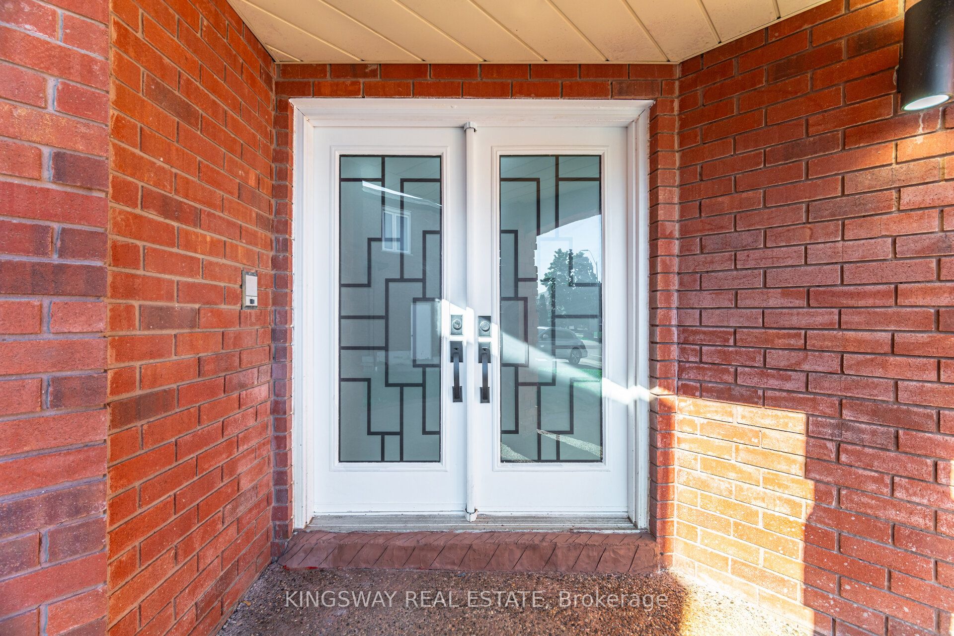 1008 Ceremonial Drive, Mississauga, ON L5R 2Z7 photo 3