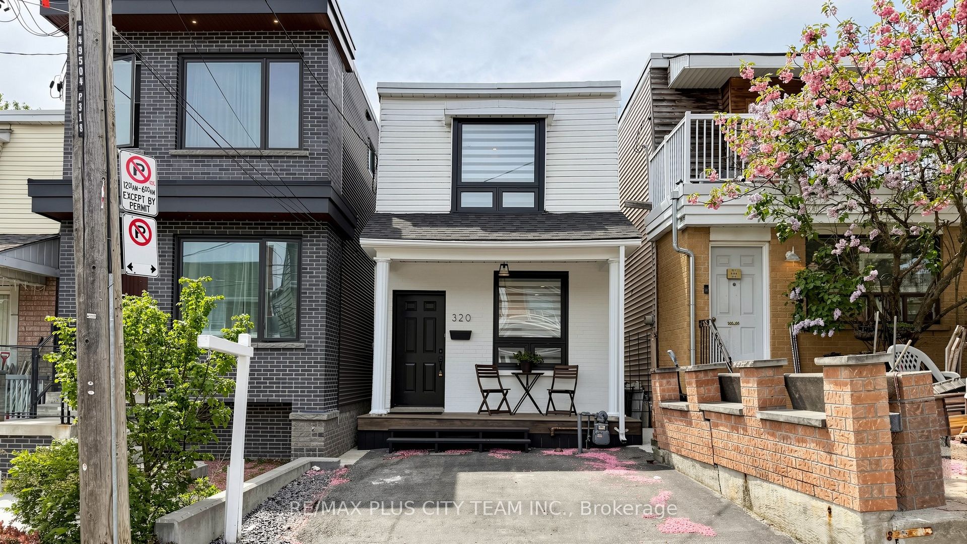 320 Boon Avenue, Toronto, ON M6E 4A5 photo 2