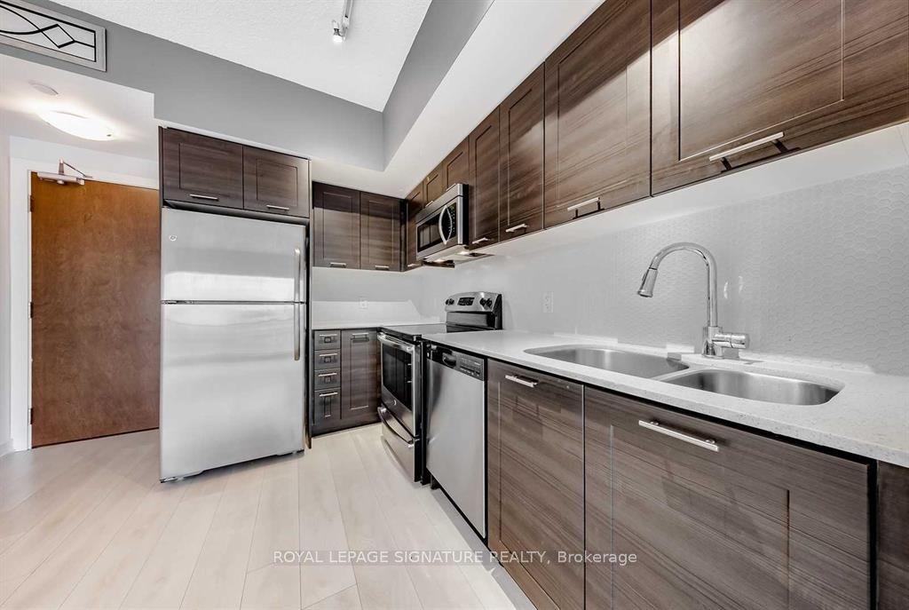 2200 Lakeshore Boulevard 1003, Toronto, ON M8V 1A4
