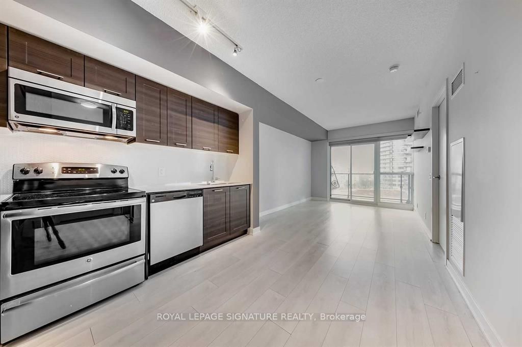 2200 Lakeshore Boulevard 1003, Toronto, ON M8V 1A4 photo 2