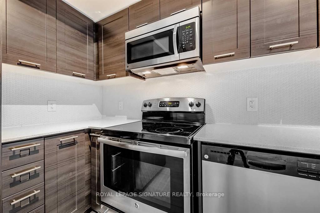 2200 Lakeshore Boulevard 1003, Toronto, ON M8V 1A4 photo 4
