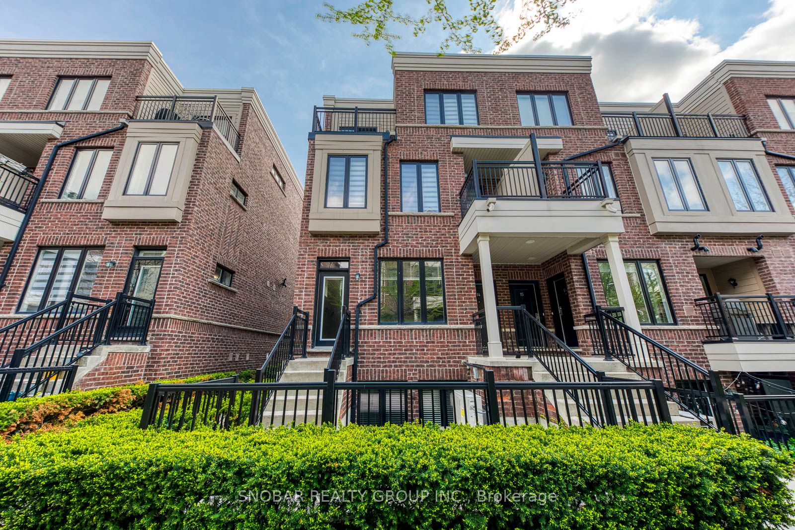 10 Carnation Avenue 13, Toronto, ON M8V 0B8