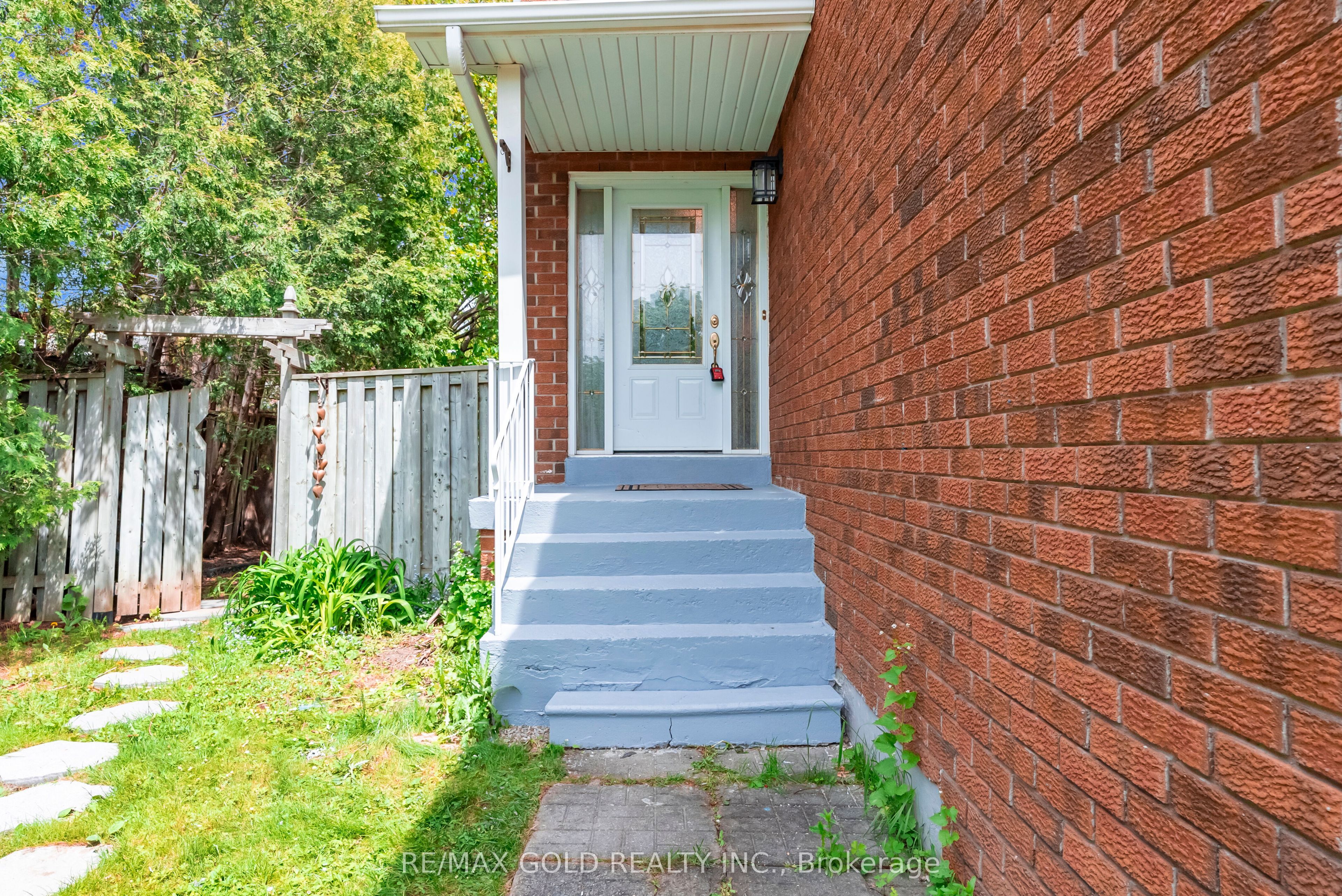 6677 Ganymede Road, Mississauga, ON L5N 4V3 photo 3